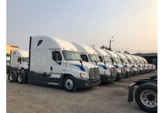 Đầu kéo FREIGHTLINER máy CUMMINS 1CAM