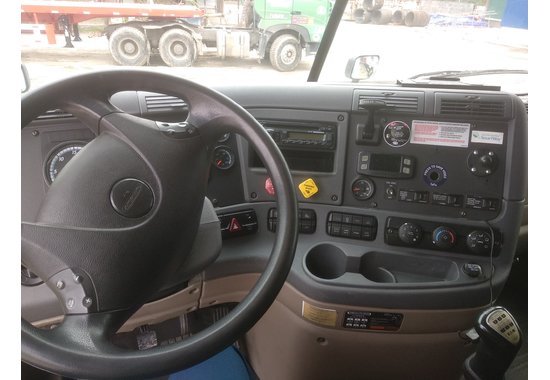 Đầu kéo FREIGHTLINER máy CUMMINS 1CAM